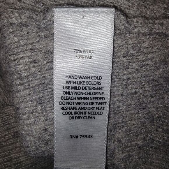 Max Studio wool & yak gray sweater size Medium - Picture 7 of 7